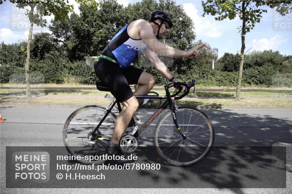 11.08.2024 - GEWOBA Citytriathlon Bremen H.Heesch http://msf.ph/oto/6780980 11.08.2024 13:35:58 Radfahren 251, 292, 329, 361, 362, 412, 463, 483, 486, 498 meine-sportfotos.de