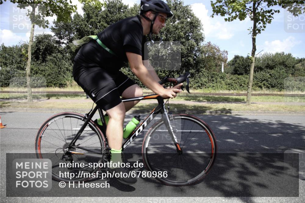 11.08.2024 - GEWOBA Citytriathlon Bremen H.Heesch http://msf.ph/oto/6780986 11.08.2024 13:36:03 Radfahren 292, 329, 362, 483, 486, 498 meine-sportfotos.de