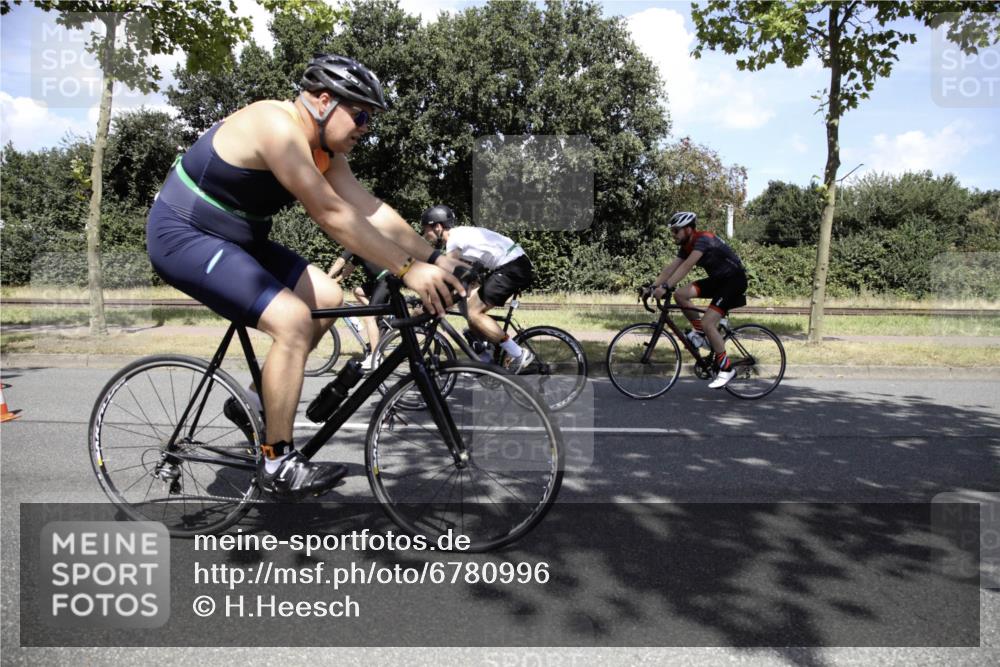 11.08.2024 - GEWOBA Citytriathlon Bremen H.Heesch http://msf.ph/oto/6780996 11.08.2024 13:36:14 Radfahren 292, 362, 486, 498, 526 meine-sportfotos.de