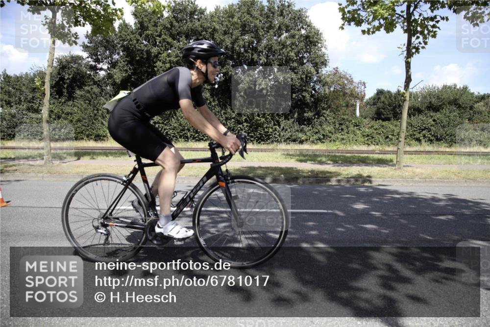 11.08.2024 - GEWOBA Citytriathlon Bremen H.Heesch http://msf.ph/oto/6781017 11.08.2024 13:36:35 Radfahren 221, 289, 366, 488, 507, 526, 580, 646, 695, 702 meine-sportfotos.de