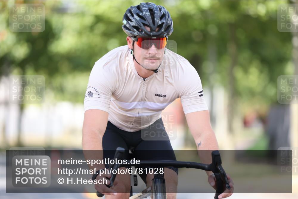 11.08.2024 - GEWOBA Citytriathlon Bremen H.Heesch http://msf.ph/oto/6781028 11.08.2024 11:49:03 Radfahren 792, 848, 901, 910 meine-sportfotos.de