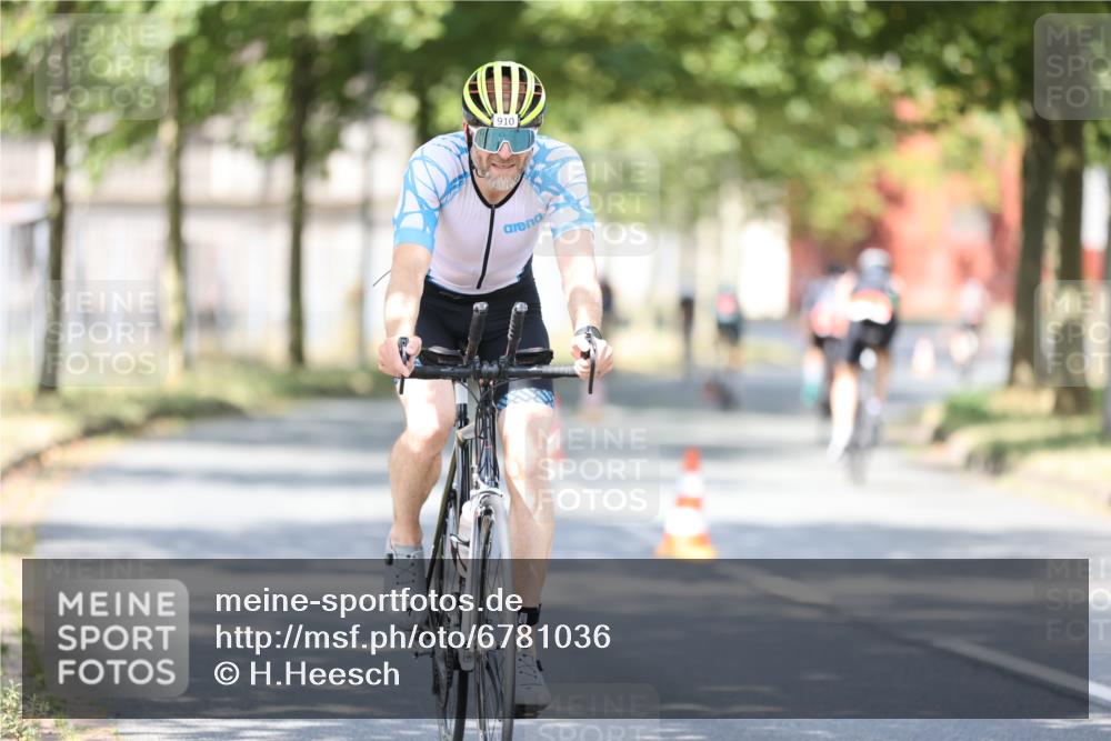 11.08.2024 - GEWOBA Citytriathlon Bremen H.Heesch http://msf.ph/oto/6781036 11.08.2024 11:49:15 Radfahren 866, 894, 910 meine-sportfotos.de