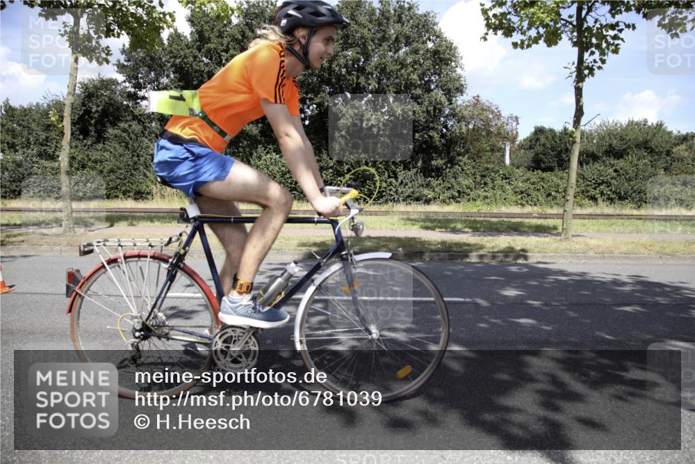 11.08.2024 - GEWOBA Citytriathlon Bremen H.Heesch http://msf.ph/oto/6781039 11.08.2024 13:36:51 Radfahren 221, 299, 320, 429, 466, 552, 587, 654, 688, 695 meine-sportfotos.de