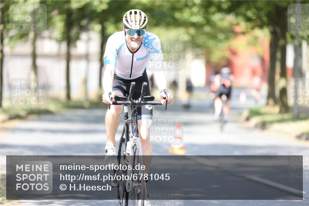 11.08.2024 - GEWOBA Citytriathlon Bremen H.Heesch http://msf.ph/oto/6781045 11.08.2024 11:49:15 Radfahren 866, 894, 910 meine-sportfotos.de