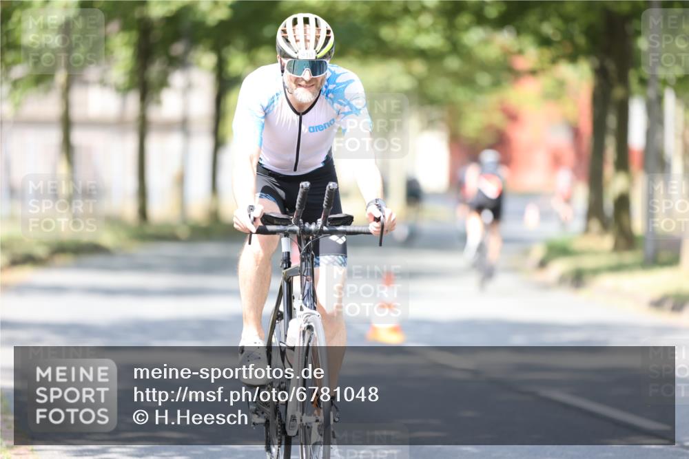 11.08.2024 - GEWOBA Citytriathlon Bremen H.Heesch http://msf.ph/oto/6781048 11.08.2024 11:49:15 Radfahren 866, 894, 910 meine-sportfotos.de