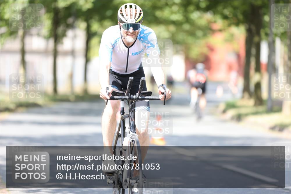 11.08.2024 - GEWOBA Citytriathlon Bremen H.Heesch http://msf.ph/oto/6781053 11.08.2024 11:49:15 Radfahren 866, 894, 910 meine-sportfotos.de