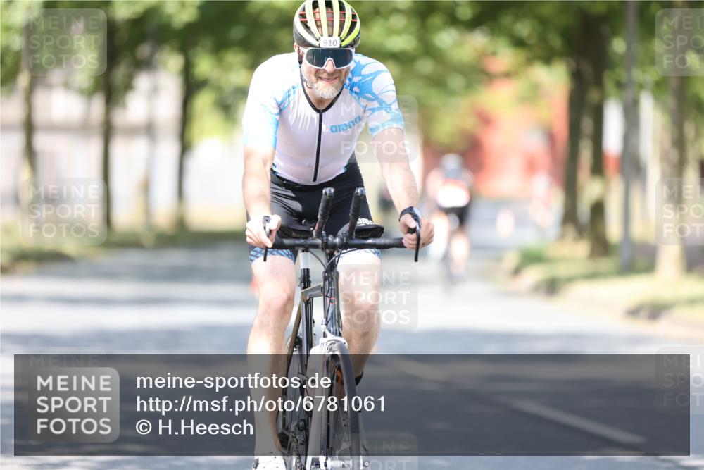 11.08.2024 - GEWOBA Citytriathlon Bremen H.Heesch http://msf.ph/oto/6781061 11.08.2024 11:49:16 Radfahren 866, 894, 910 meine-sportfotos.de