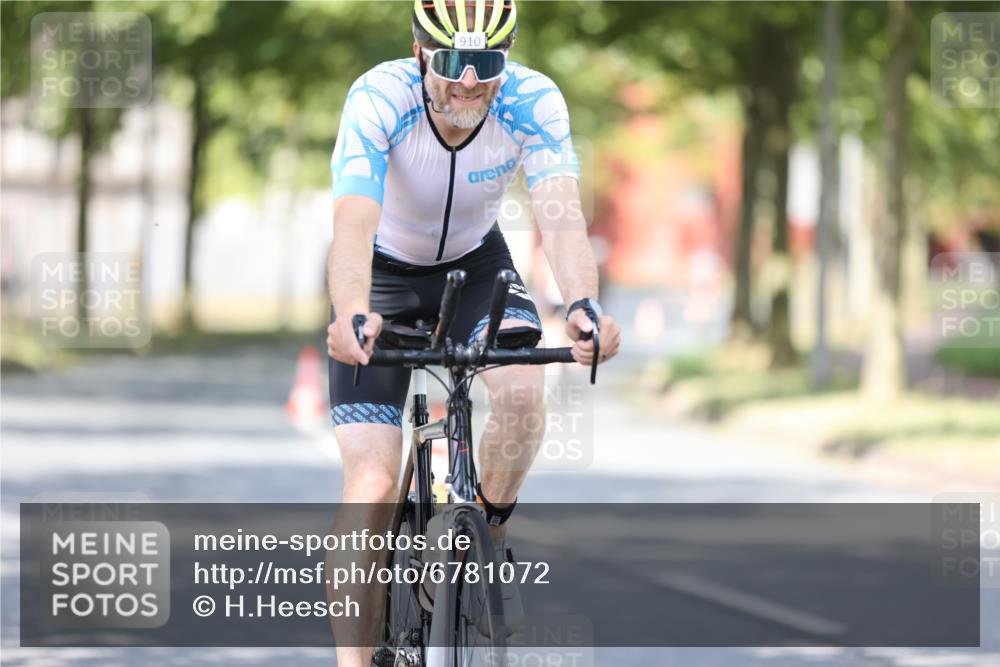 11.08.2024 - GEWOBA Citytriathlon Bremen H.Heesch http://msf.ph/oto/6781072 11.08.2024 11:49:16 Radfahren 866, 894, 910 meine-sportfotos.de