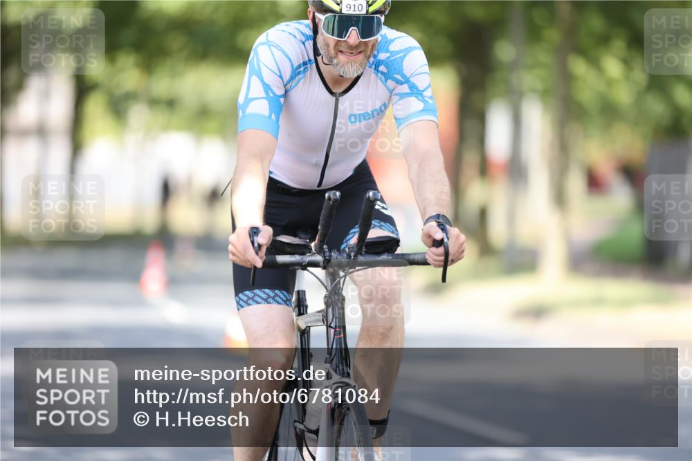 11.08.2024 - GEWOBA Citytriathlon Bremen H.Heesch http://msf.ph/oto/6781084 11.08.2024 11:49:16 Radfahren 866, 894, 910 meine-sportfotos.de