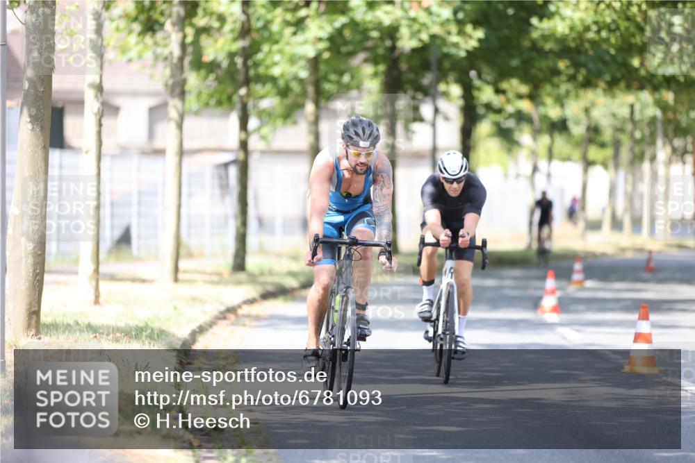 11.08.2024 - GEWOBA Citytriathlon Bremen H.Heesch http://msf.ph/oto/6781093 11.08.2024 11:49:22 Radfahren 815, 866, 894, 910 meine-sportfotos.de