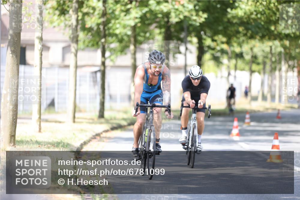 11.08.2024 - GEWOBA Citytriathlon Bremen H.Heesch http://msf.ph/oto/6781099 11.08.2024 11:49:23 Radfahren 815, 866, 894, 910 meine-sportfotos.de