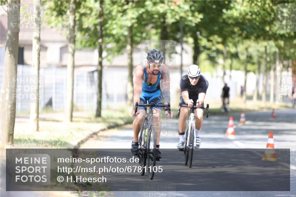 11.08.2024 - GEWOBA Citytriathlon Bremen H.Heesch http://msf.ph/oto/6781105 11.08.2024 11:49:23 Radfahren 815, 866, 894, 910 meine-sportfotos.de