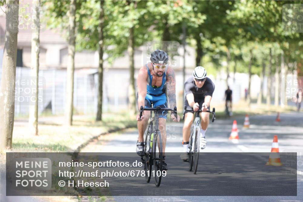 11.08.2024 - GEWOBA Citytriathlon Bremen H.Heesch http://msf.ph/oto/6781109 11.08.2024 11:49:23 Radfahren 815, 866, 894, 910 meine-sportfotos.de