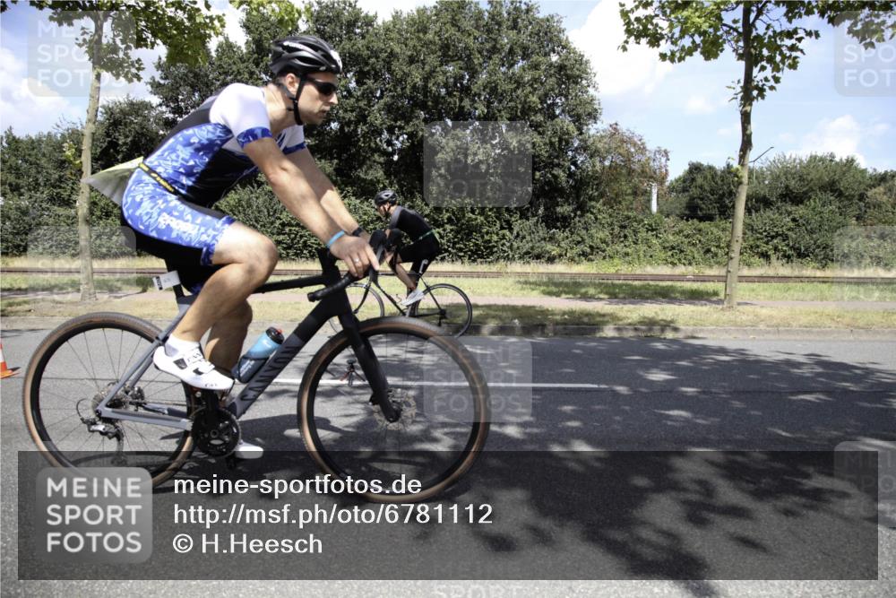 11.08.2024 - GEWOBA Citytriathlon Bremen H.Heesch http://msf.ph/oto/6781112 11.08.2024 13:37:16 Radfahren 369, 397, 407, 557, 559, 629, xxx meine-sportfotos.de
