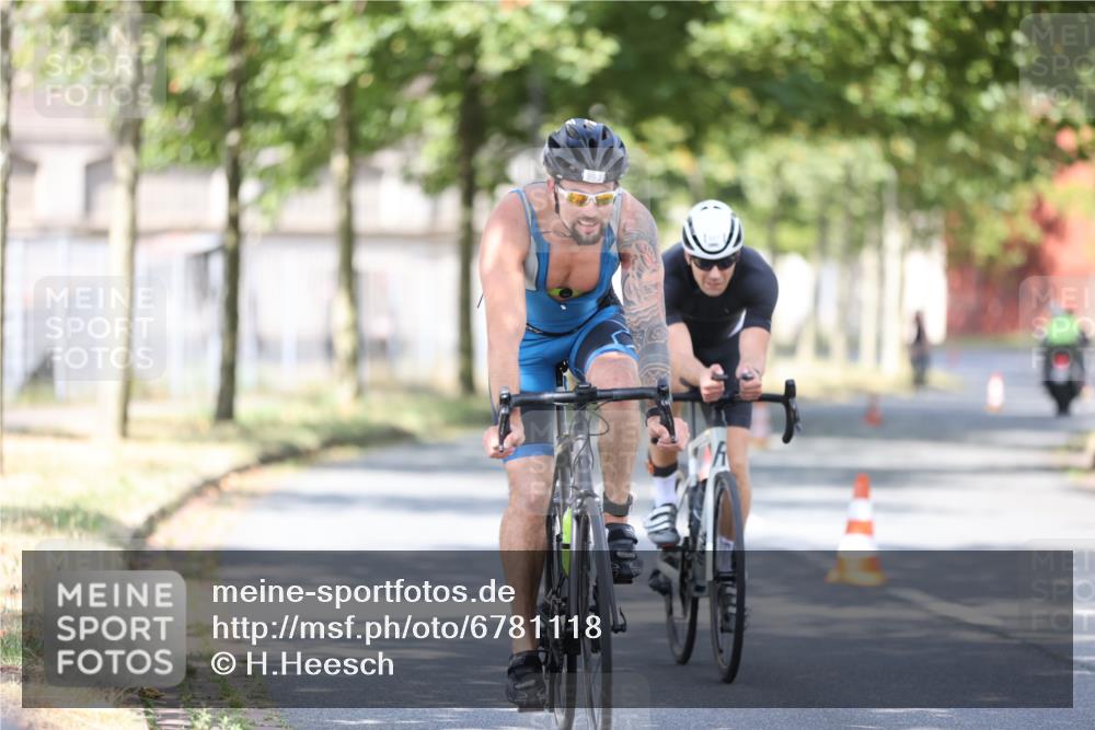 11.08.2024 - GEWOBA Citytriathlon Bremen H.Heesch http://msf.ph/oto/6781118 11.08.2024 11:49:23 Radfahren 815, 866, 894, 910 meine-sportfotos.de