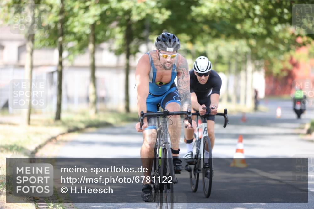 11.08.2024 - GEWOBA Citytriathlon Bremen H.Heesch http://msf.ph/oto/6781122 11.08.2024 11:49:23 Radfahren 815, 866, 894, 910 meine-sportfotos.de