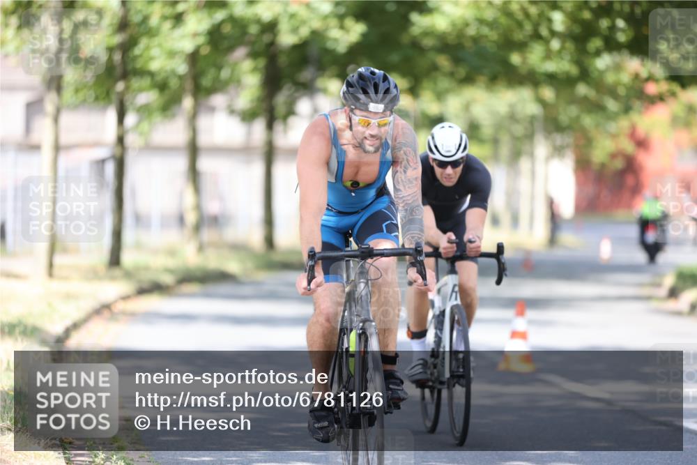11.08.2024 - GEWOBA Citytriathlon Bremen H.Heesch http://msf.ph/oto/6781126 11.08.2024 11:49:23 Radfahren 815, 866, 894, 910 meine-sportfotos.de