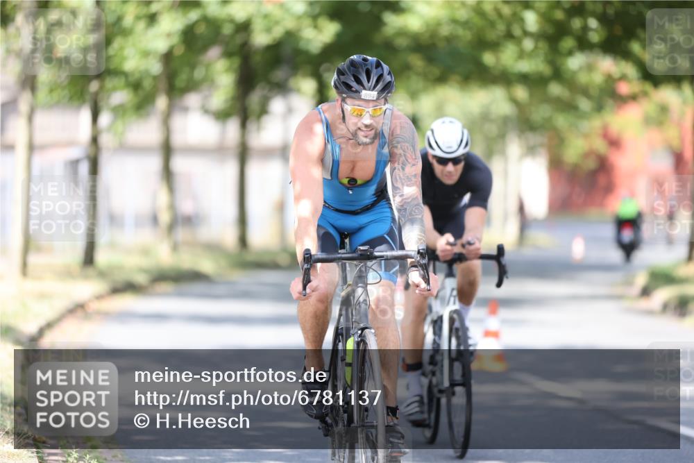 11.08.2024 - GEWOBA Citytriathlon Bremen H.Heesch http://msf.ph/oto/6781137 11.08.2024 11:49:23 Radfahren 815, 866, 894, 910 meine-sportfotos.de