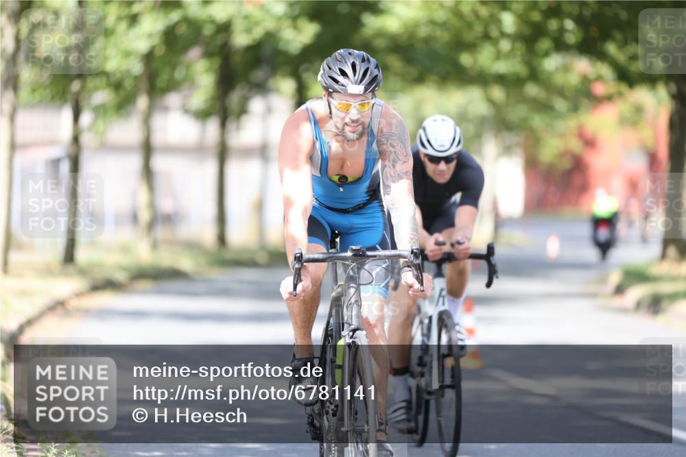 11.08.2024 - GEWOBA Citytriathlon Bremen H.Heesch http://msf.ph/oto/6781141 11.08.2024 11:49:23 Radfahren 815, 866, 894, 910 meine-sportfotos.de