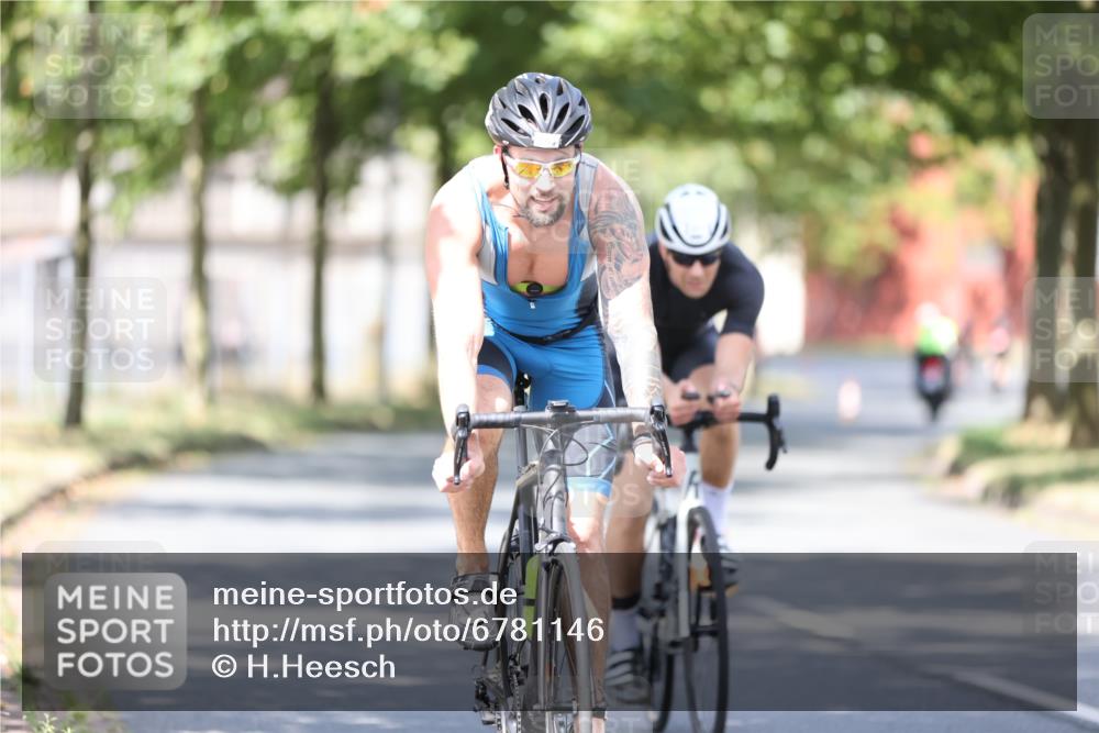 11.08.2024 - GEWOBA Citytriathlon Bremen H.Heesch http://msf.ph/oto/6781146 11.08.2024 11:49:23 Radfahren 815, 866, 894, 910 meine-sportfotos.de