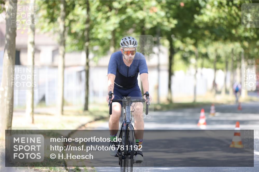 11.08.2024 - GEWOBA Citytriathlon Bremen H.Heesch http://msf.ph/oto/6781192 11.08.2024 11:49:31 Radfahren 815, 866, 894, 949 meine-sportfotos.de