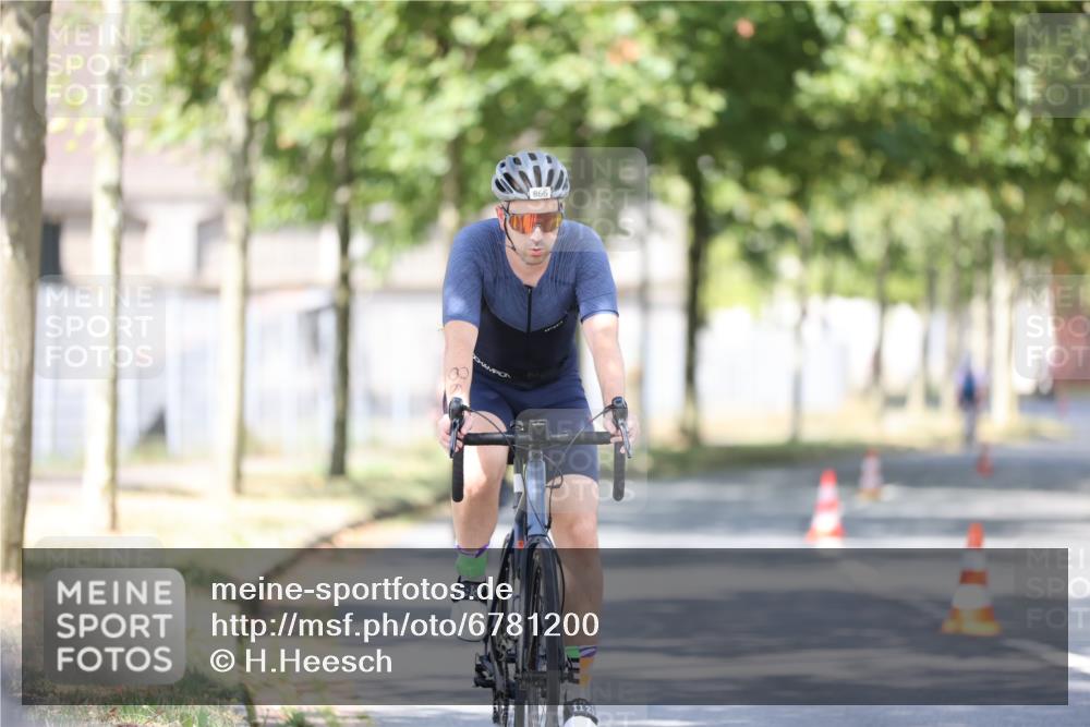11.08.2024 - GEWOBA Citytriathlon Bremen H.Heesch http://msf.ph/oto/6781200 11.08.2024 11:49:31 Radfahren 815, 866, 894, 949 meine-sportfotos.de