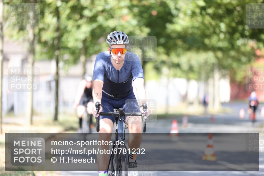 11.08.2024 - GEWOBA Citytriathlon Bremen H.Heesch http://msf.ph/oto/6781232 11.08.2024 11:49:31 Radfahren 815, 866, 894, 949 meine-sportfotos.de
