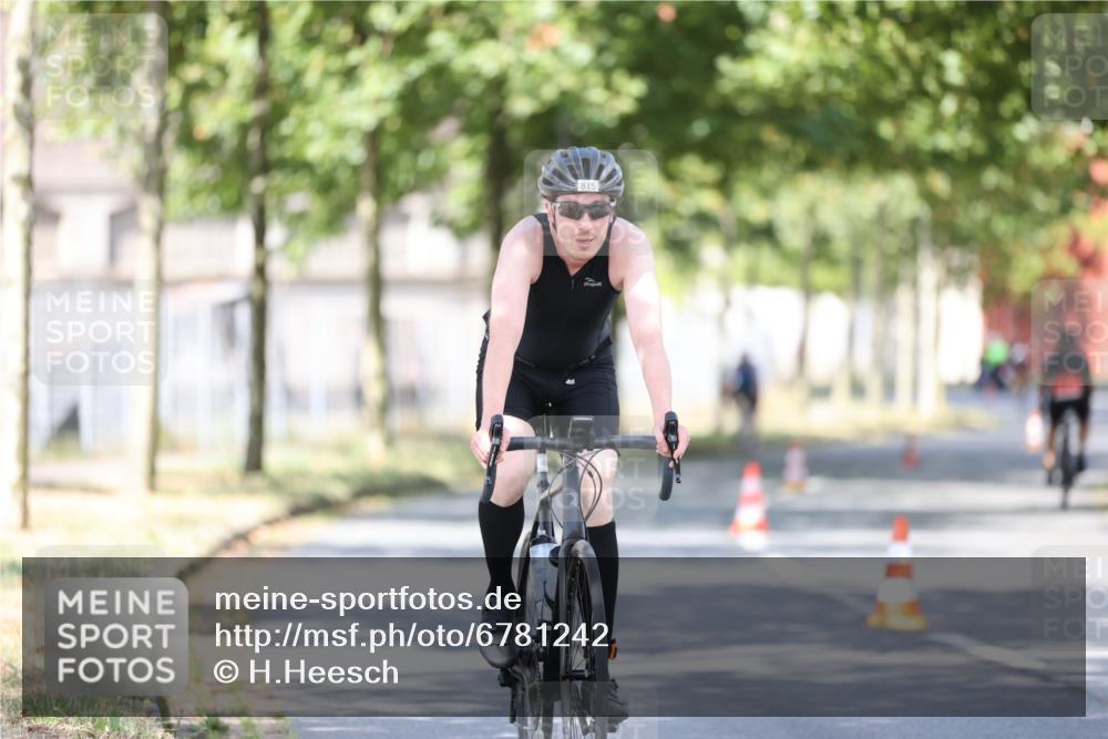 11.08.2024 - GEWOBA Citytriathlon Bremen H.Heesch http://msf.ph/oto/6781242 11.08.2024 11:49:33 Radfahren 815, 866, 894, 949 meine-sportfotos.de