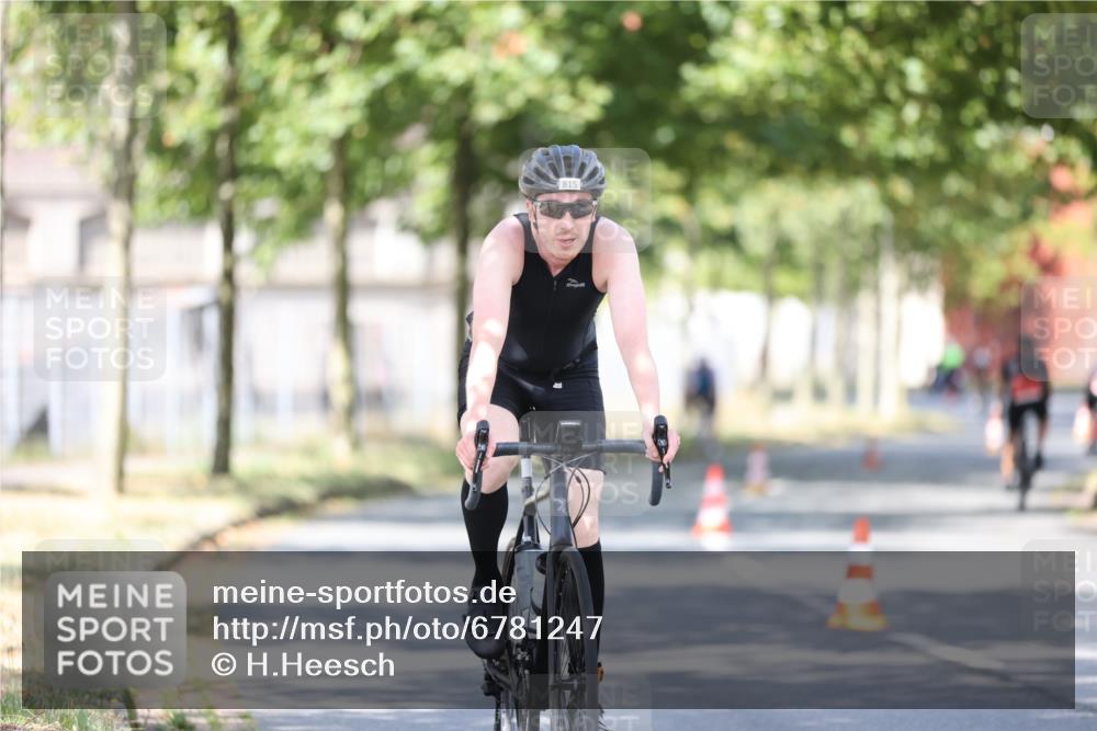 11.08.2024 - GEWOBA Citytriathlon Bremen H.Heesch http://msf.ph/oto/6781247 11.08.2024 11:49:33 Radfahren 815, 866, 894, 949 meine-sportfotos.de