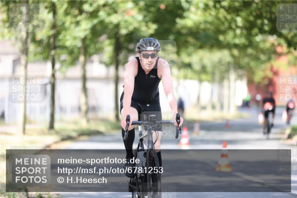 11.08.2024 - GEWOBA Citytriathlon Bremen H.Heesch http://msf.ph/oto/6781253 11.08.2024 11:49:33 Radfahren 815, 866, 894, 949 meine-sportfotos.de
