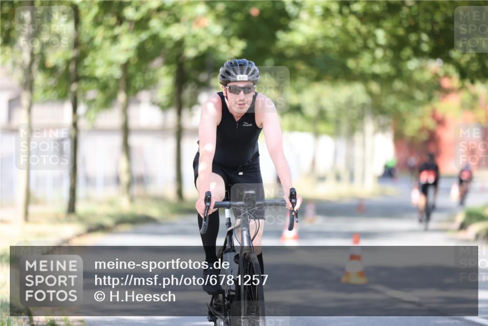 11.08.2024 - GEWOBA Citytriathlon Bremen H.Heesch http://msf.ph/oto/6781257 11.08.2024 11:49:33 Radfahren 815, 866, 894, 949 meine-sportfotos.de
