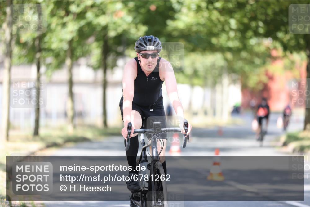 11.08.2024 - GEWOBA Citytriathlon Bremen H.Heesch http://msf.ph/oto/6781262 11.08.2024 11:49:33 Radfahren 815, 866, 894, 949 meine-sportfotos.de