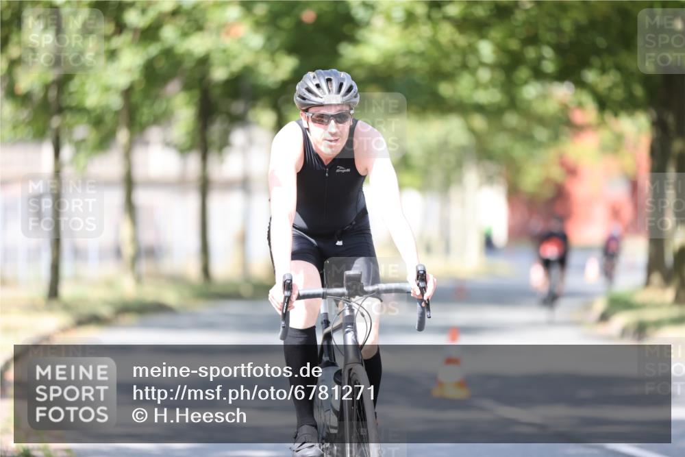 11.08.2024 - GEWOBA Citytriathlon Bremen H.Heesch http://msf.ph/oto/6781271 11.08.2024 11:49:33 Radfahren 815, 866, 894, 949 meine-sportfotos.de