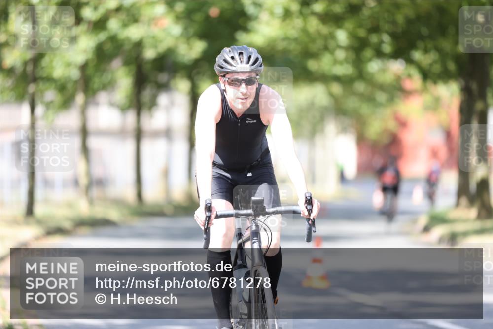 11.08.2024 - GEWOBA Citytriathlon Bremen H.Heesch http://msf.ph/oto/6781278 11.08.2024 11:49:33 Radfahren 815, 866, 894, 949 meine-sportfotos.de