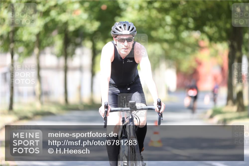 11.08.2024 - GEWOBA Citytriathlon Bremen H.Heesch http://msf.ph/oto/6781283 11.08.2024 11:49:33 Radfahren 815, 866, 894, 949 meine-sportfotos.de