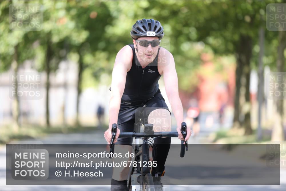 11.08.2024 - GEWOBA Citytriathlon Bremen H.Heesch http://msf.ph/oto/6781295 11.08.2024 11:49:33 Radfahren 815, 866, 894, 949 meine-sportfotos.de