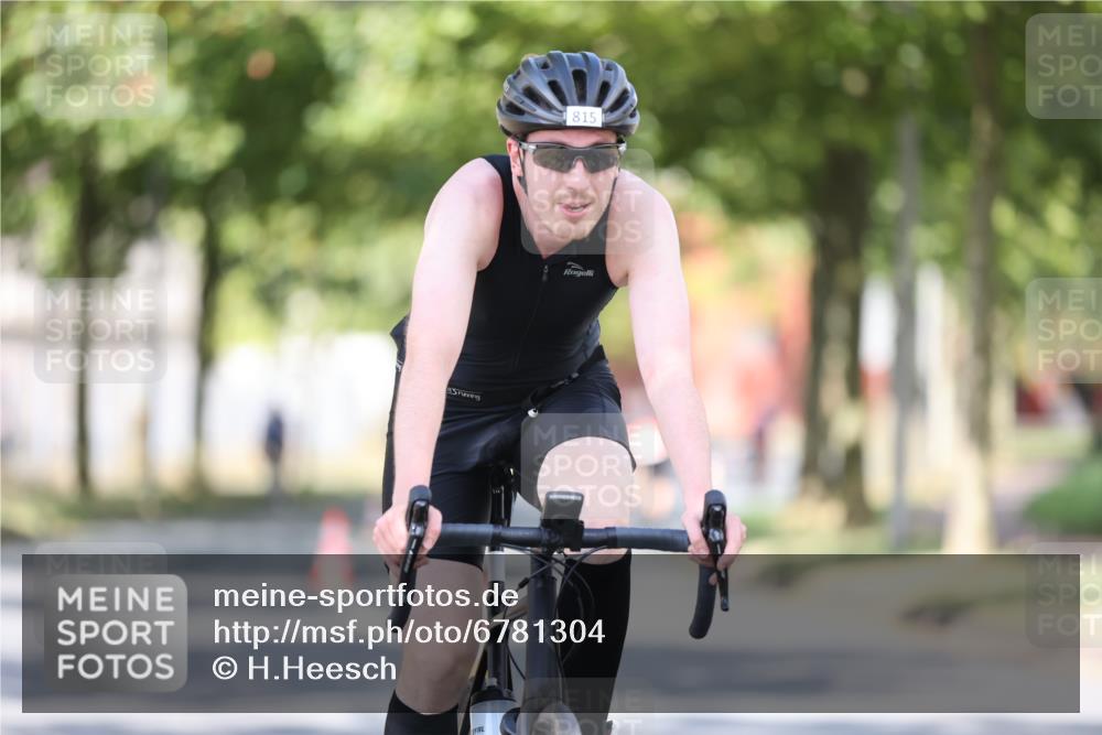 11.08.2024 - GEWOBA Citytriathlon Bremen H.Heesch http://msf.ph/oto/6781304 11.08.2024 11:49:33 Radfahren 815, 866, 894, 949 meine-sportfotos.de