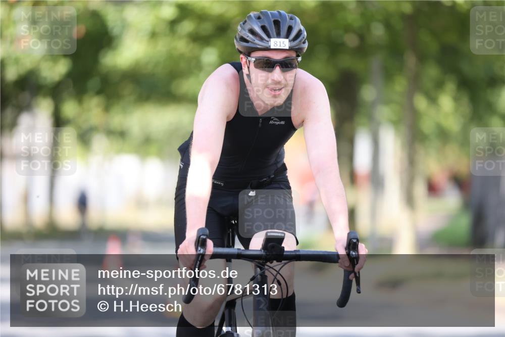 11.08.2024 - GEWOBA Citytriathlon Bremen H.Heesch http://msf.ph/oto/6781313 11.08.2024 11:49:34 Radfahren 815, 866, 894, 949 meine-sportfotos.de
