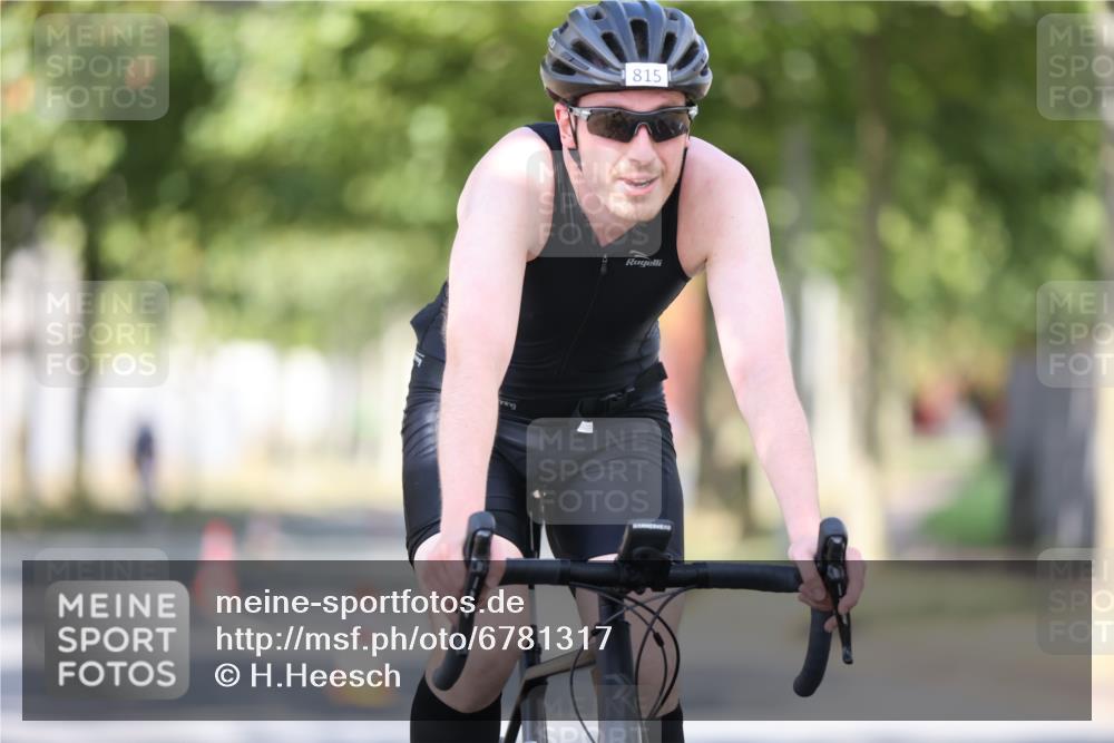 11.08.2024 - GEWOBA Citytriathlon Bremen H.Heesch http://msf.ph/oto/6781317 11.08.2024 11:49:34 Radfahren 815, 866, 894, 949 meine-sportfotos.de