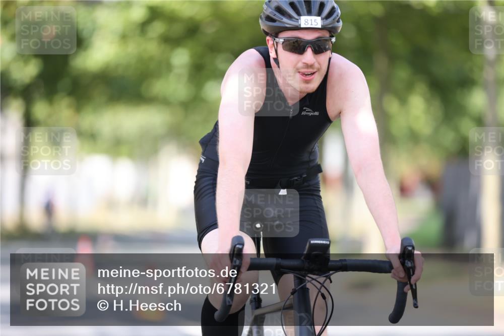 11.08.2024 - GEWOBA Citytriathlon Bremen H.Heesch http://msf.ph/oto/6781321 11.08.2024 11:49:34 Radfahren 815, 866, 894, 949 meine-sportfotos.de