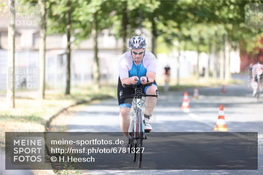 11.08.2024 - GEWOBA Citytriathlon Bremen H.Heesch http://msf.ph/oto/6781327 11.08.2024 11:49:40 Radfahren 815, 866, 949 meine-sportfotos.de