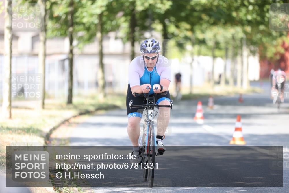 11.08.2024 - GEWOBA Citytriathlon Bremen H.Heesch http://msf.ph/oto/6781331 11.08.2024 11:49:40 Radfahren 815, 866, 949 meine-sportfotos.de