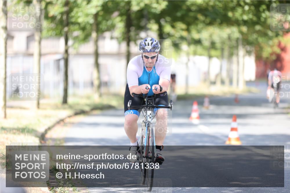 11.08.2024 - GEWOBA Citytriathlon Bremen H.Heesch http://msf.ph/oto/6781338 11.08.2024 11:49:40 Radfahren 815, 866, 949 meine-sportfotos.de