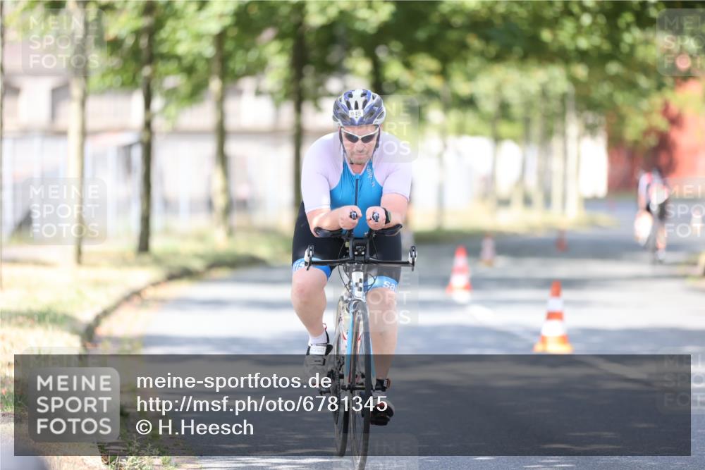 11.08.2024 - GEWOBA Citytriathlon Bremen H.Heesch http://msf.ph/oto/6781345 11.08.2024 11:49:40 Radfahren 815, 866, 949 meine-sportfotos.de