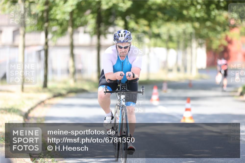11.08.2024 - GEWOBA Citytriathlon Bremen H.Heesch http://msf.ph/oto/6781350 11.08.2024 11:49:40 Radfahren 815, 866, 949 meine-sportfotos.de