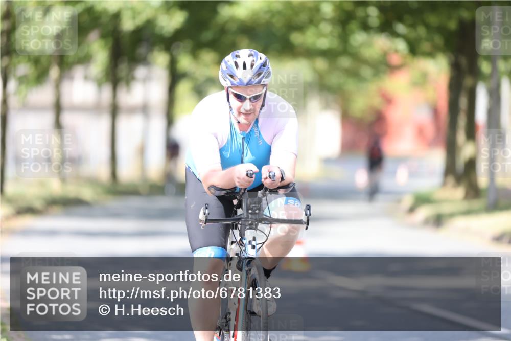 11.08.2024 - GEWOBA Citytriathlon Bremen H.Heesch http://msf.ph/oto/6781383 11.08.2024 11:49:41 Radfahren 815, 949 meine-sportfotos.de