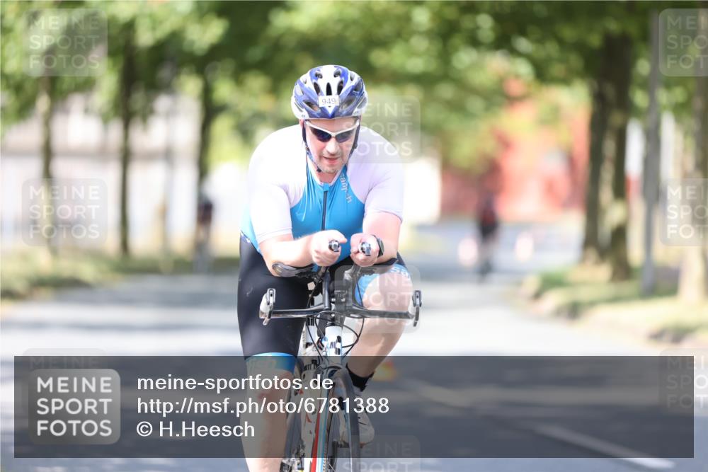 11.08.2024 - GEWOBA Citytriathlon Bremen H.Heesch http://msf.ph/oto/6781388 11.08.2024 11:49:41 Radfahren 815, 949 meine-sportfotos.de