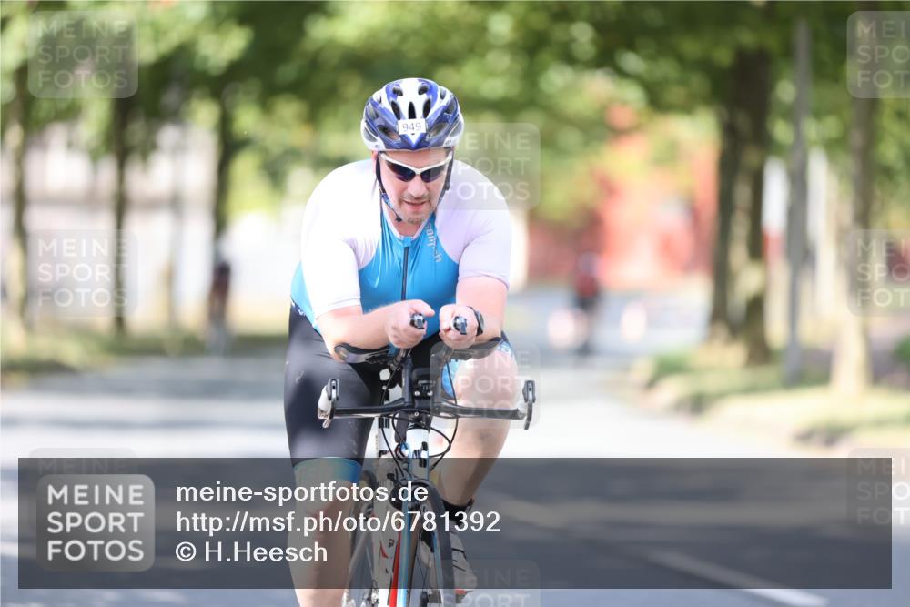 11.08.2024 - GEWOBA Citytriathlon Bremen H.Heesch http://msf.ph/oto/6781392 11.08.2024 11:49:41 Radfahren 815, 949 meine-sportfotos.de