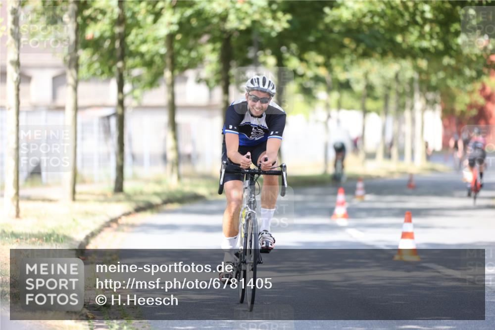 11.08.2024 - GEWOBA Citytriathlon Bremen H.Heesch http://msf.ph/oto/6781405 11.08.2024 11:49:46 Radfahren 862, 949, 979 meine-sportfotos.de