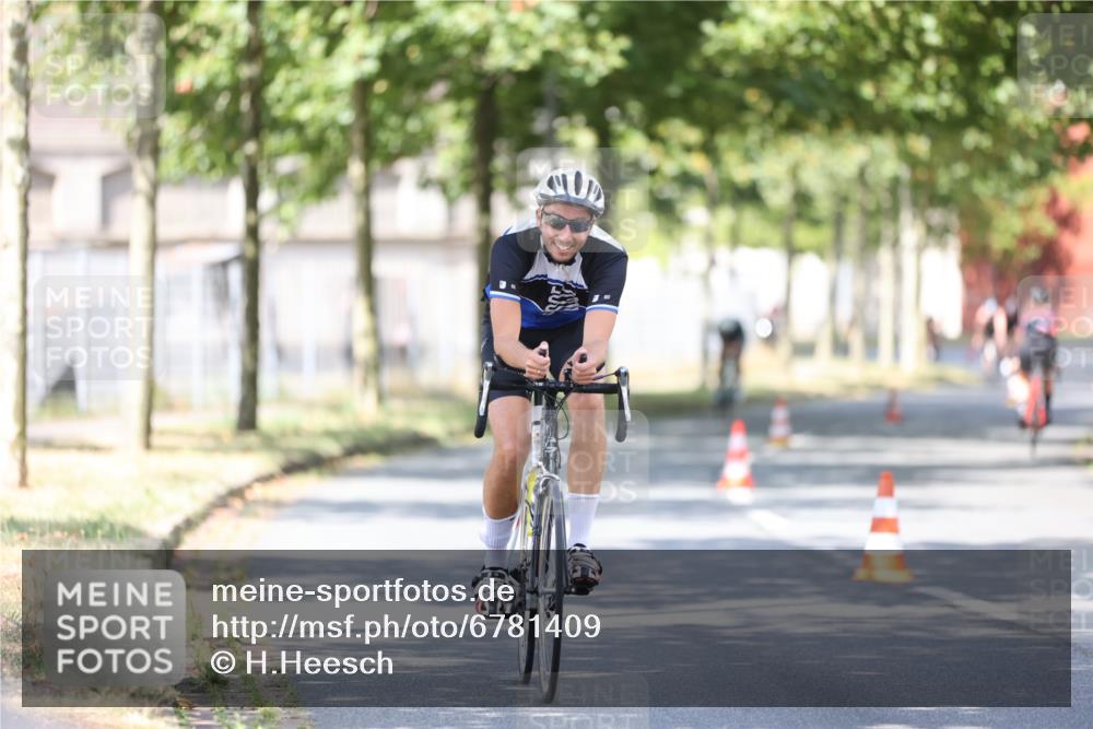 11.08.2024 - GEWOBA Citytriathlon Bremen H.Heesch http://msf.ph/oto/6781409 11.08.2024 11:49:46 Radfahren 862, 949, 979 meine-sportfotos.de